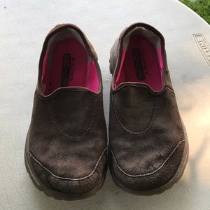 Sketchers Go Walk shoes women’s size 6 brown